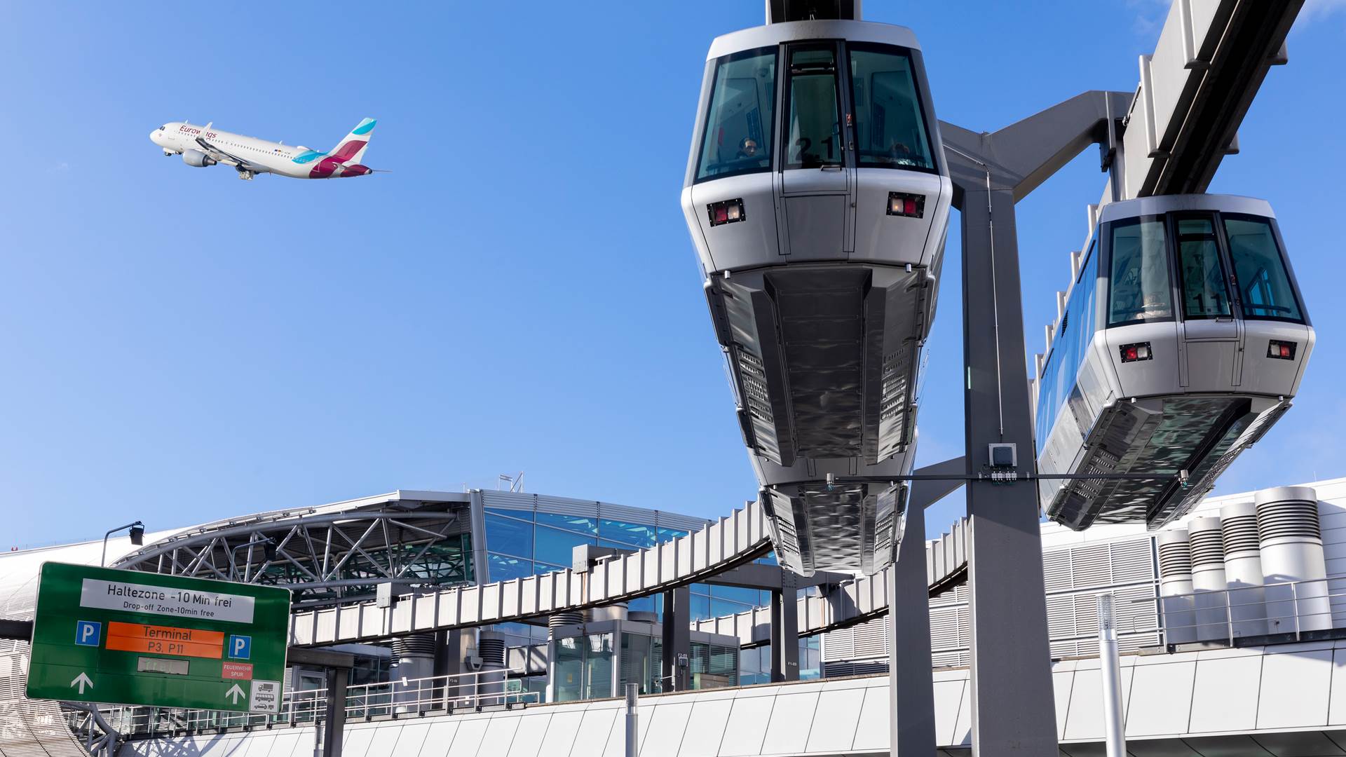 dusseldorf airport by train