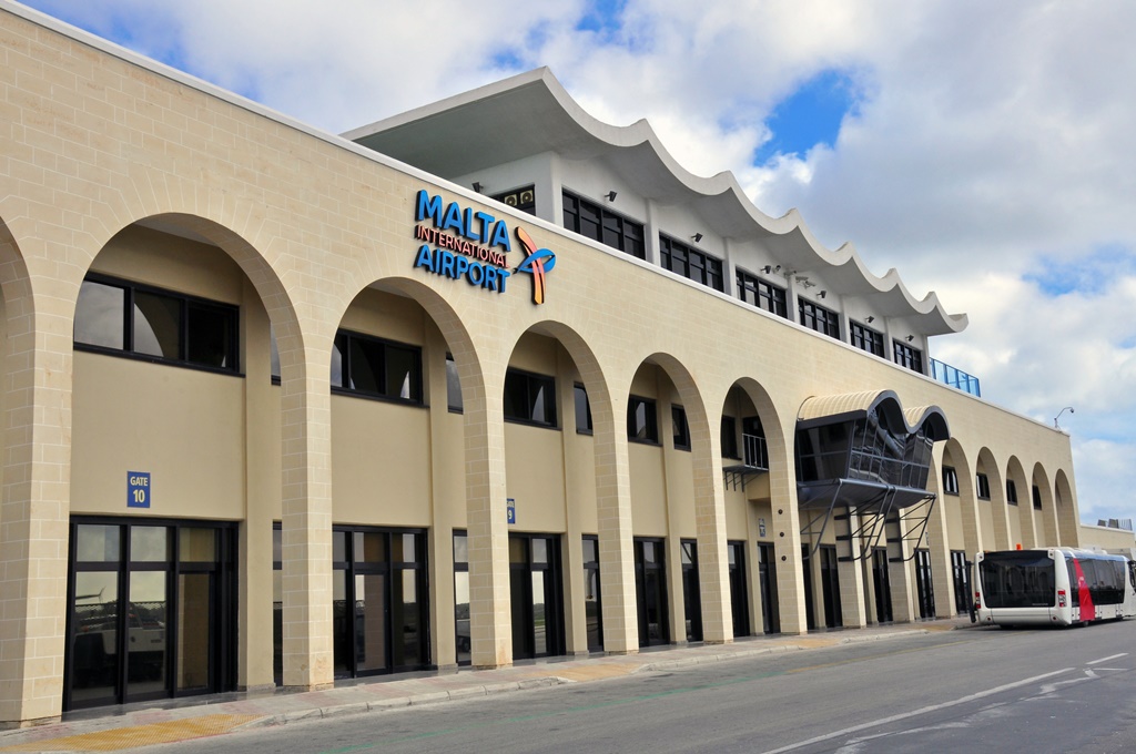 luqa airport arrivals