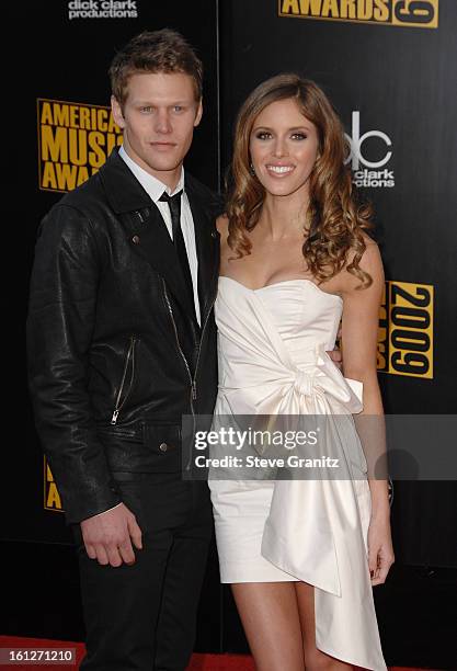 zach roerig wife