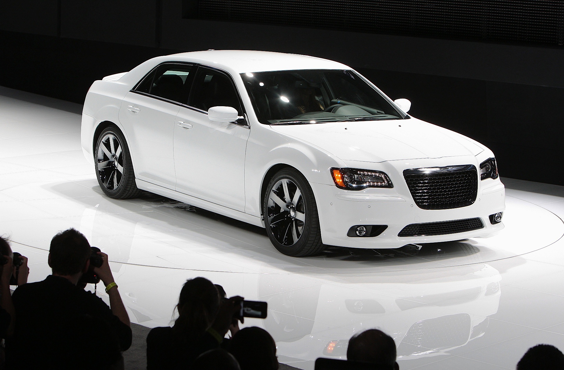 chrysler 300 srt8 specs