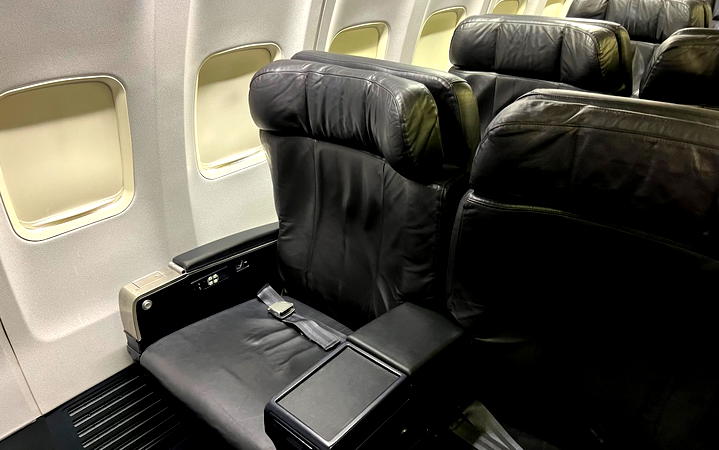 united boeing 737 800 business class