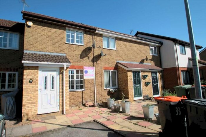 2 bedroom house to rent in dunstable