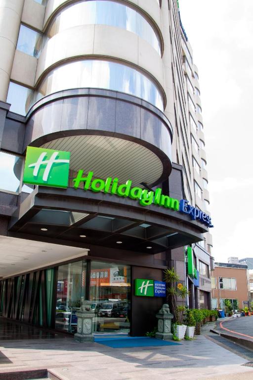 holiday inn express pay