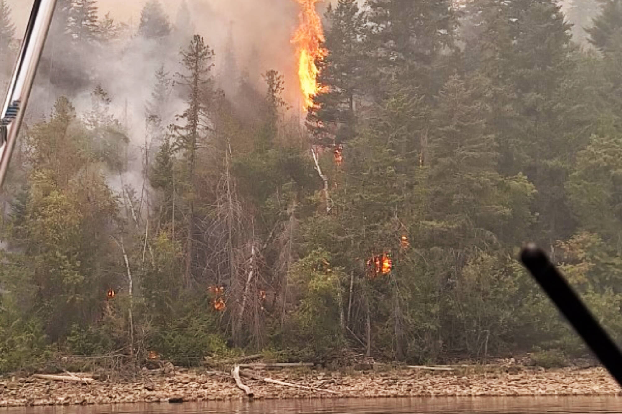 shuswap lake fire