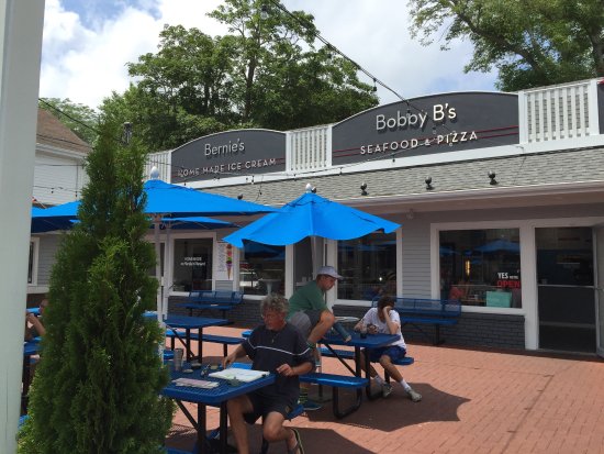 bobby bs vineyard haven