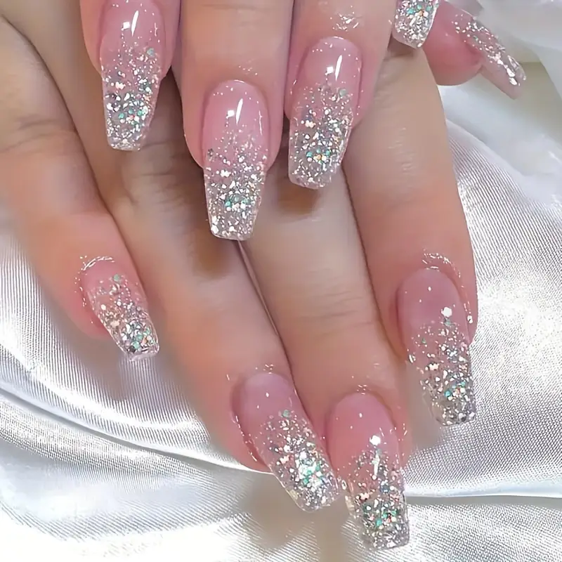 uñas con brillantes