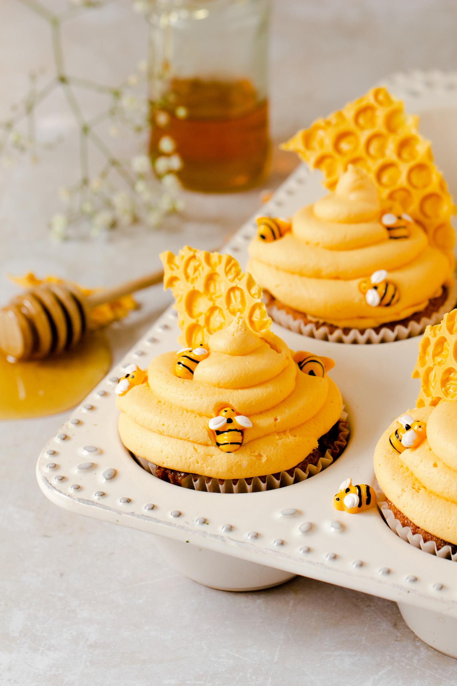 bee decorations for cake