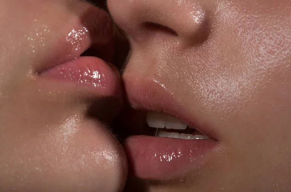 lesbian kiss sloppy