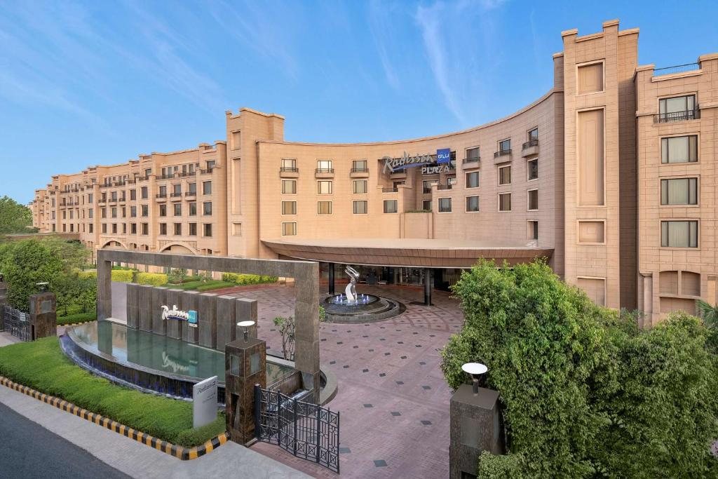 radisson blu plaza delhi airport reviews