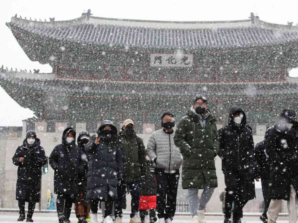 south korea is experiencing the coldest weather of the season.