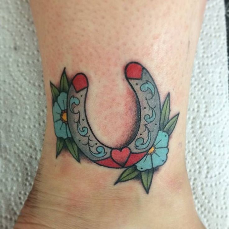 horse shoe tattoos