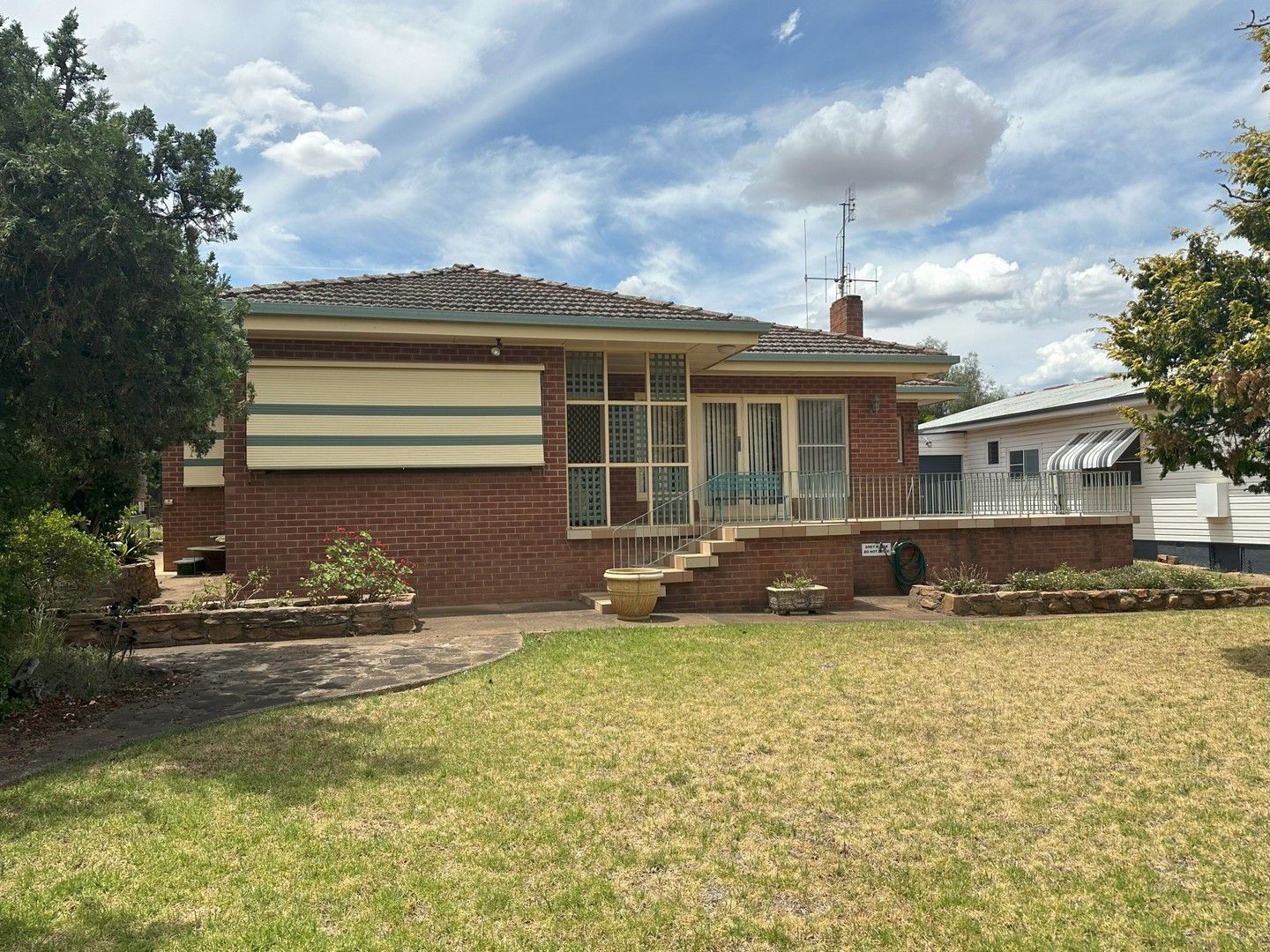 hunters real estate parkes