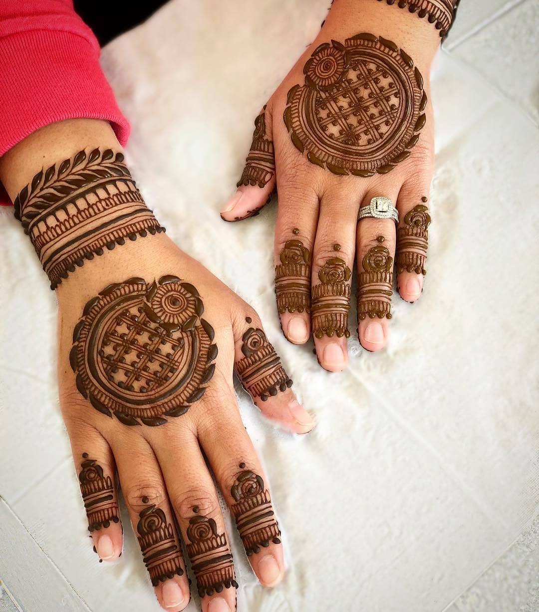 mehandi design in circle