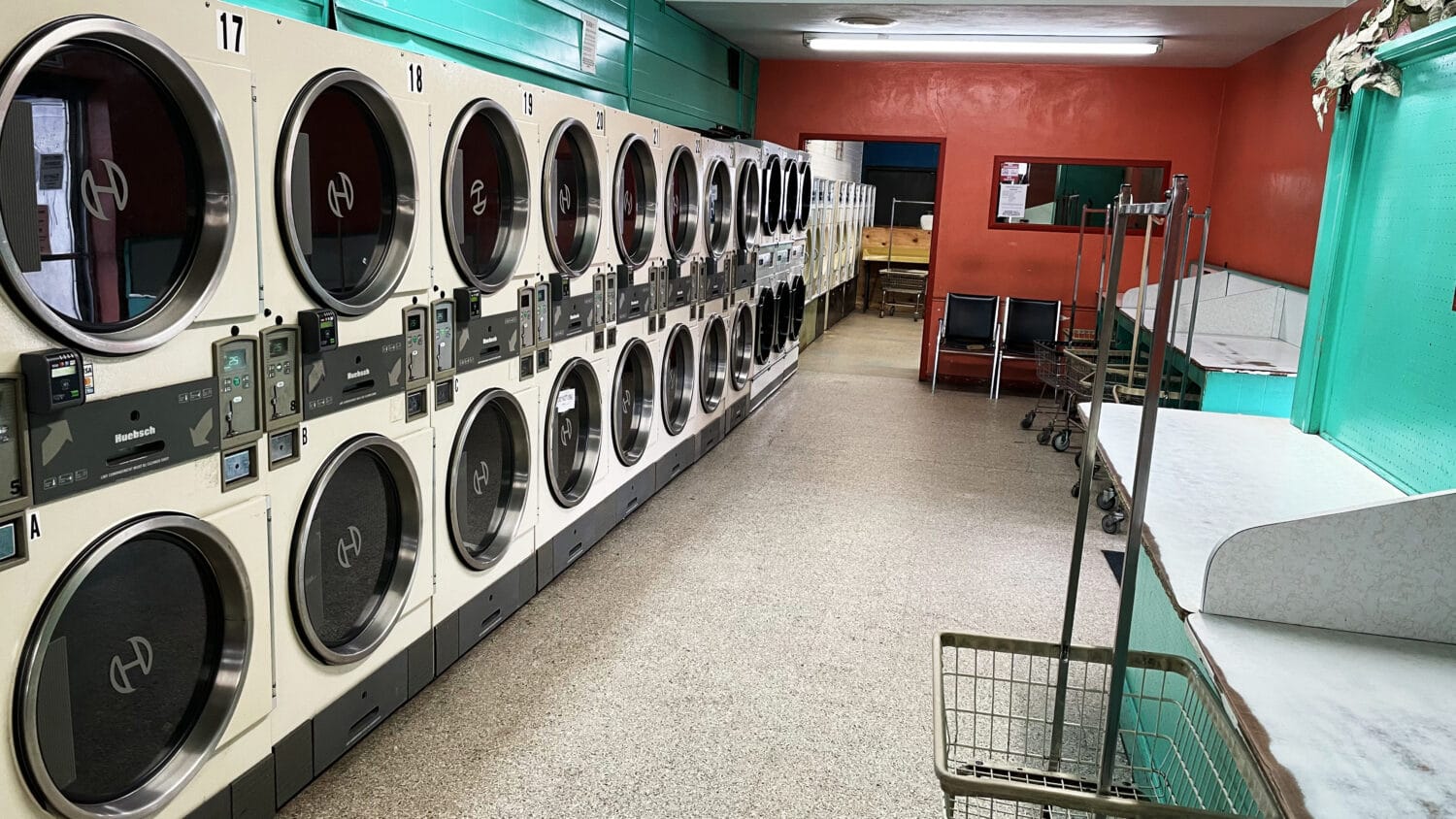 24 hour laundromat