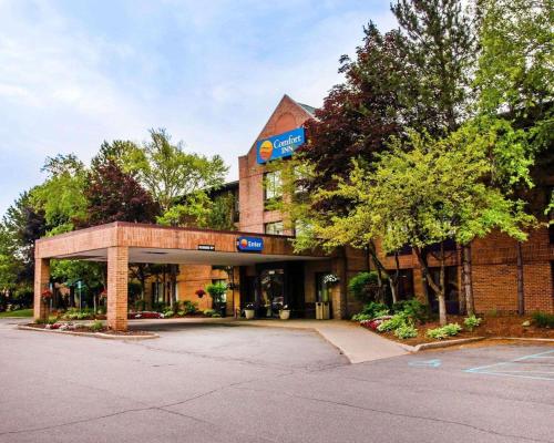 livonia hotels