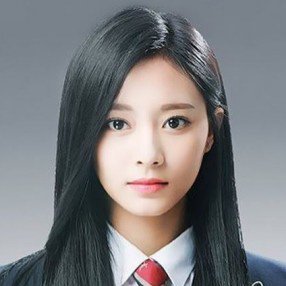 tzuyu face shape