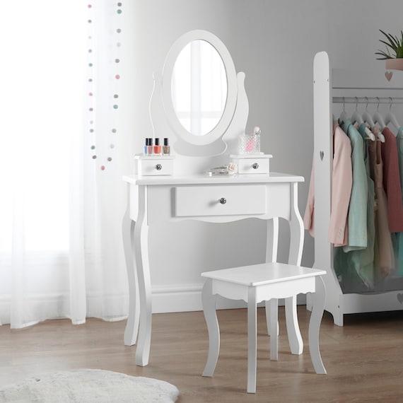 girls.dressing table