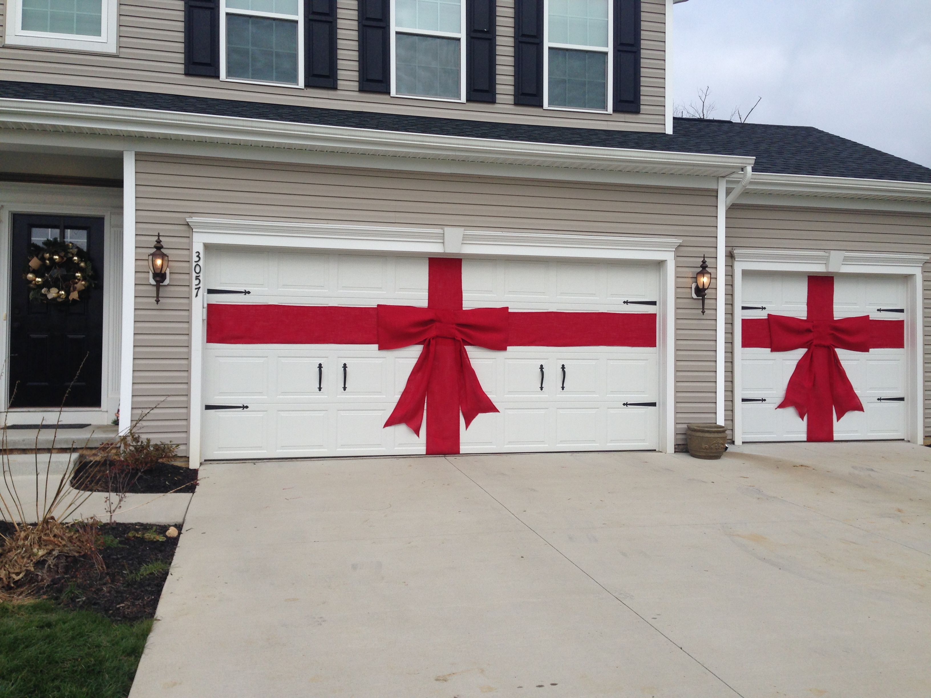 garage door xmas decoration