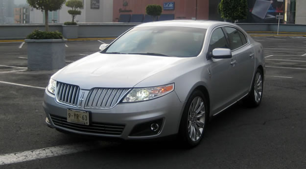 carro lincoln 2011