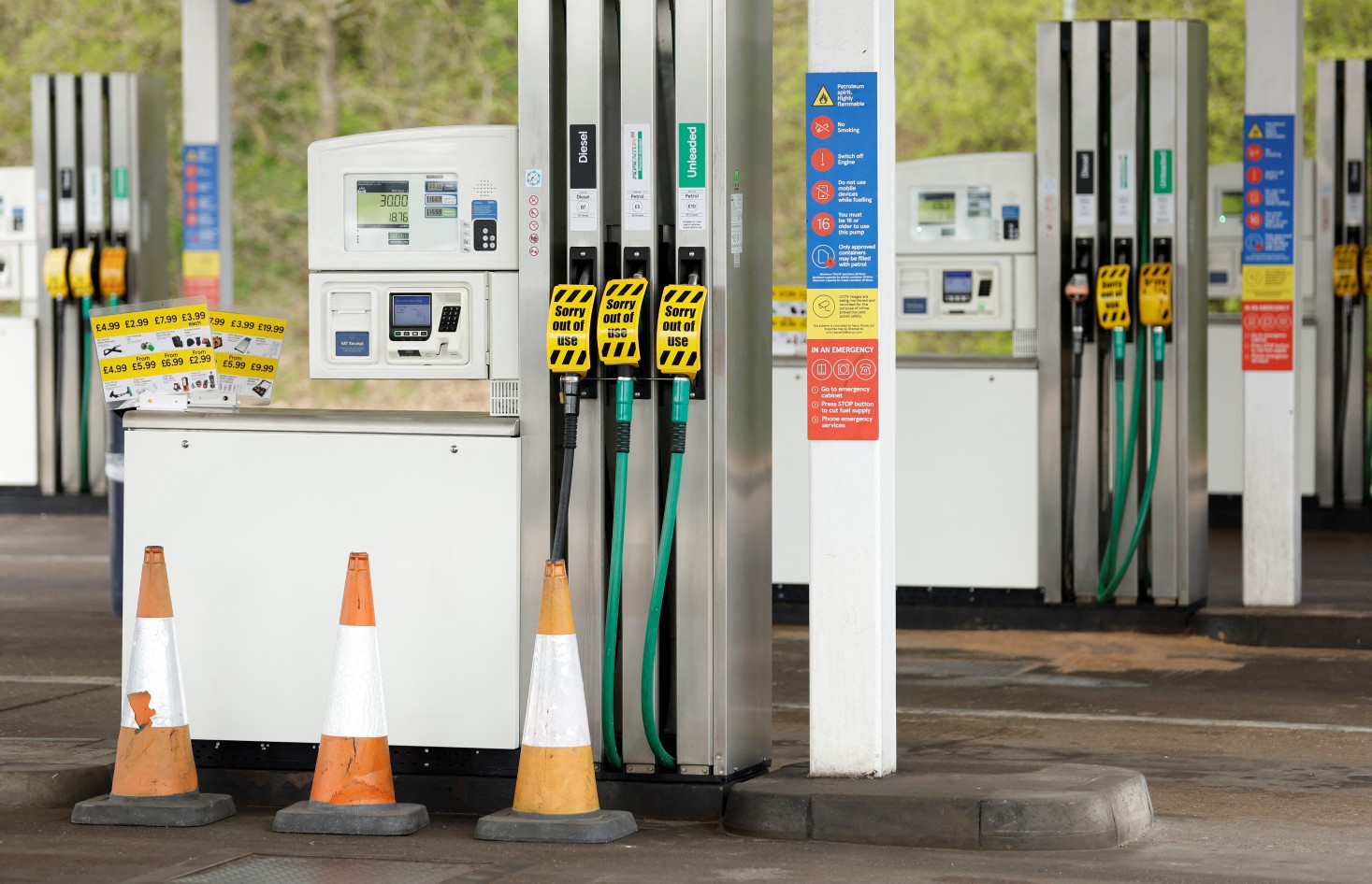 petrol stations open near me