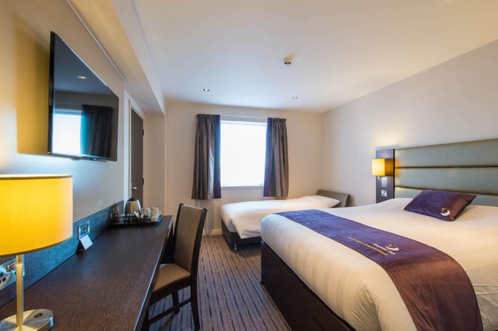 premier inn london kew bridge hotel