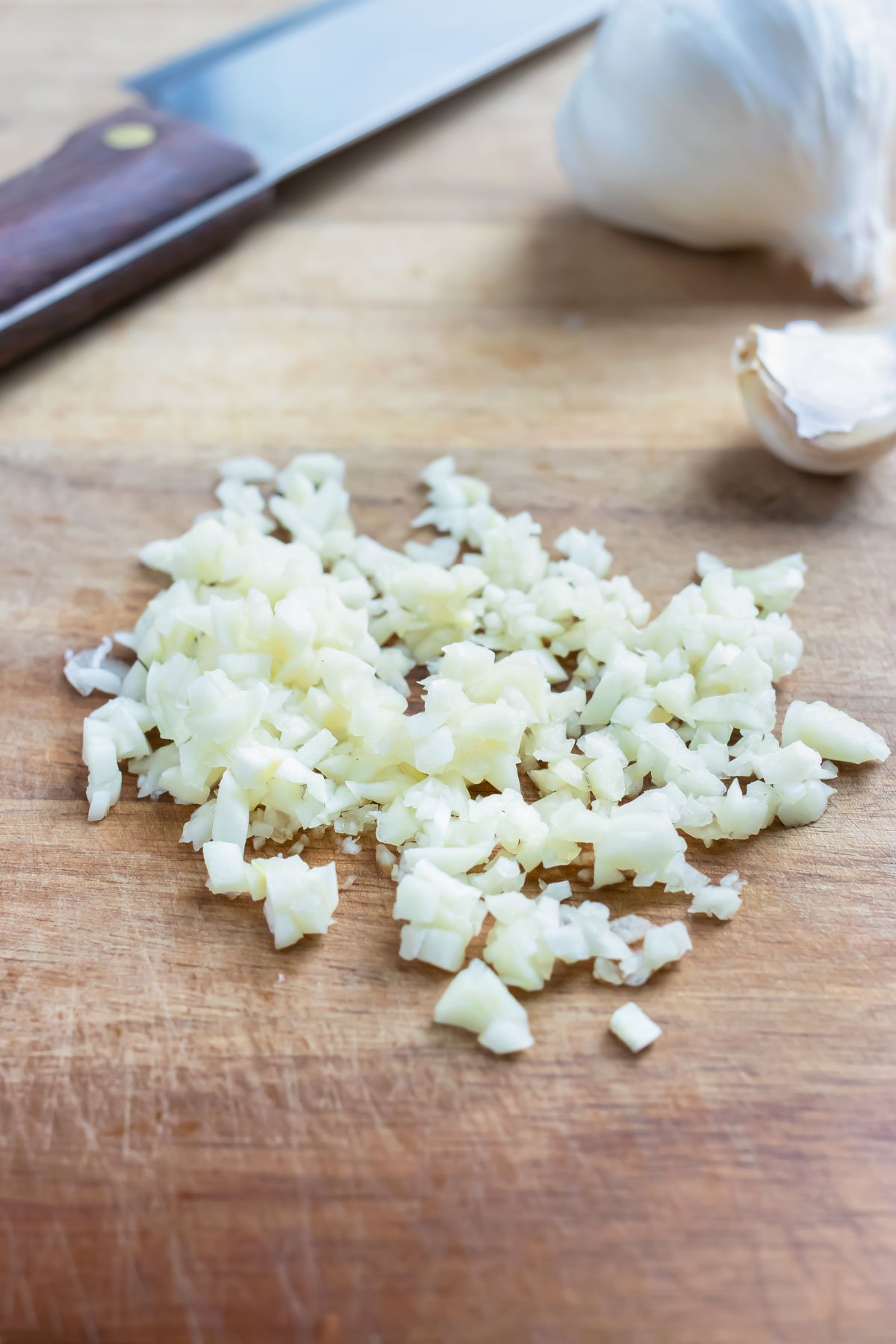 how much minced garlic equals one clove