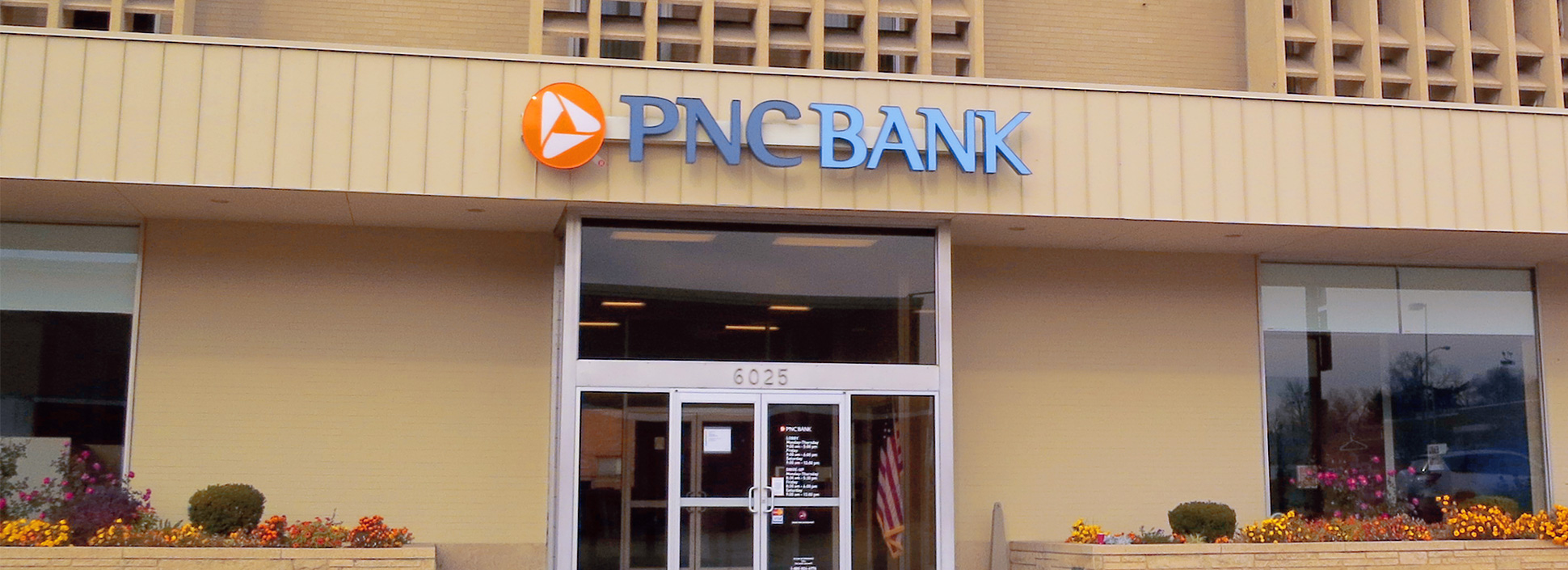 pnc bank hours today