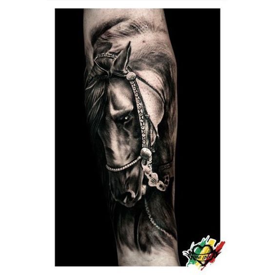 tatuajes de caballos en el brazo