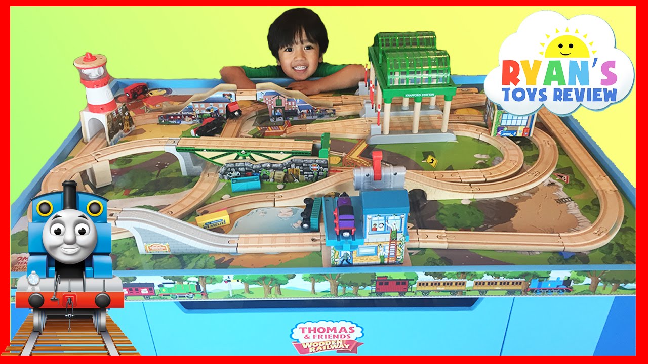 thomas the tank wooden train set