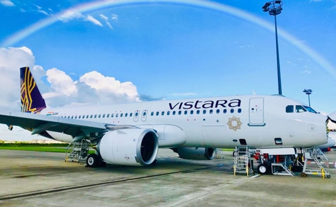 bangalore to mumbai vistara flight status