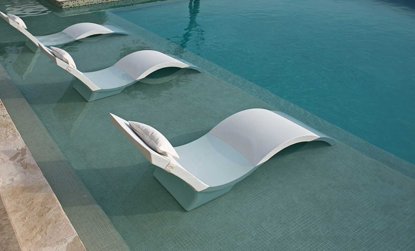 sun shelf lounge chairs