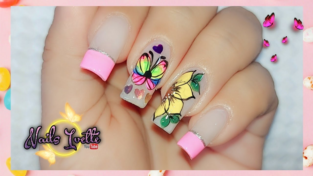 uñas decoradas con flores y mariposas