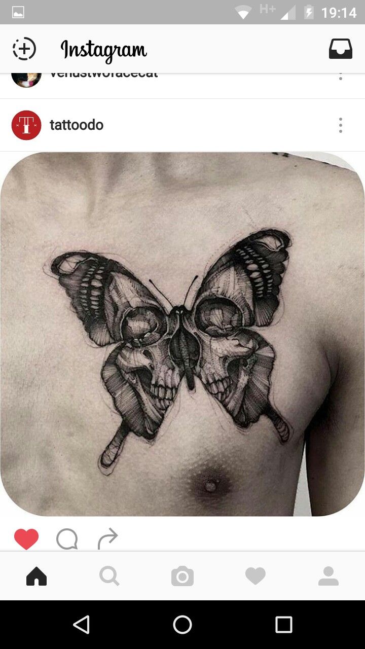 tatuaje de mariposa con calavera