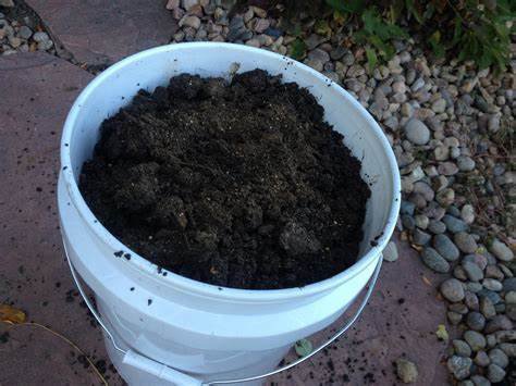 how many pounds in a cubic foot of soil