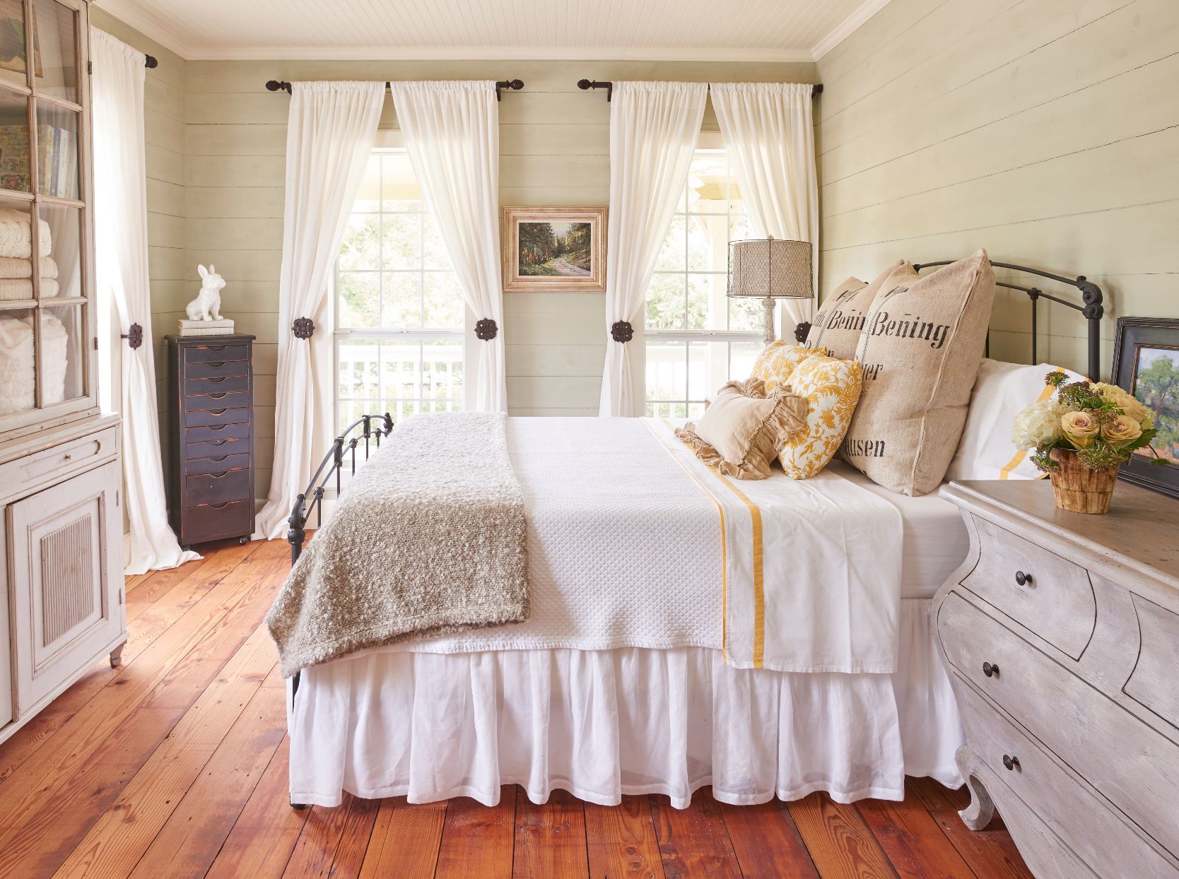 farmhouse bedroom decorating ideas