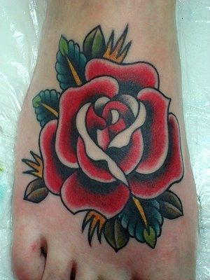 rosa tradicional tattoo