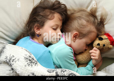 hermanas durmiendo