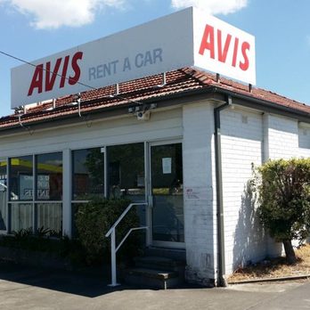 avis car rental hamilton