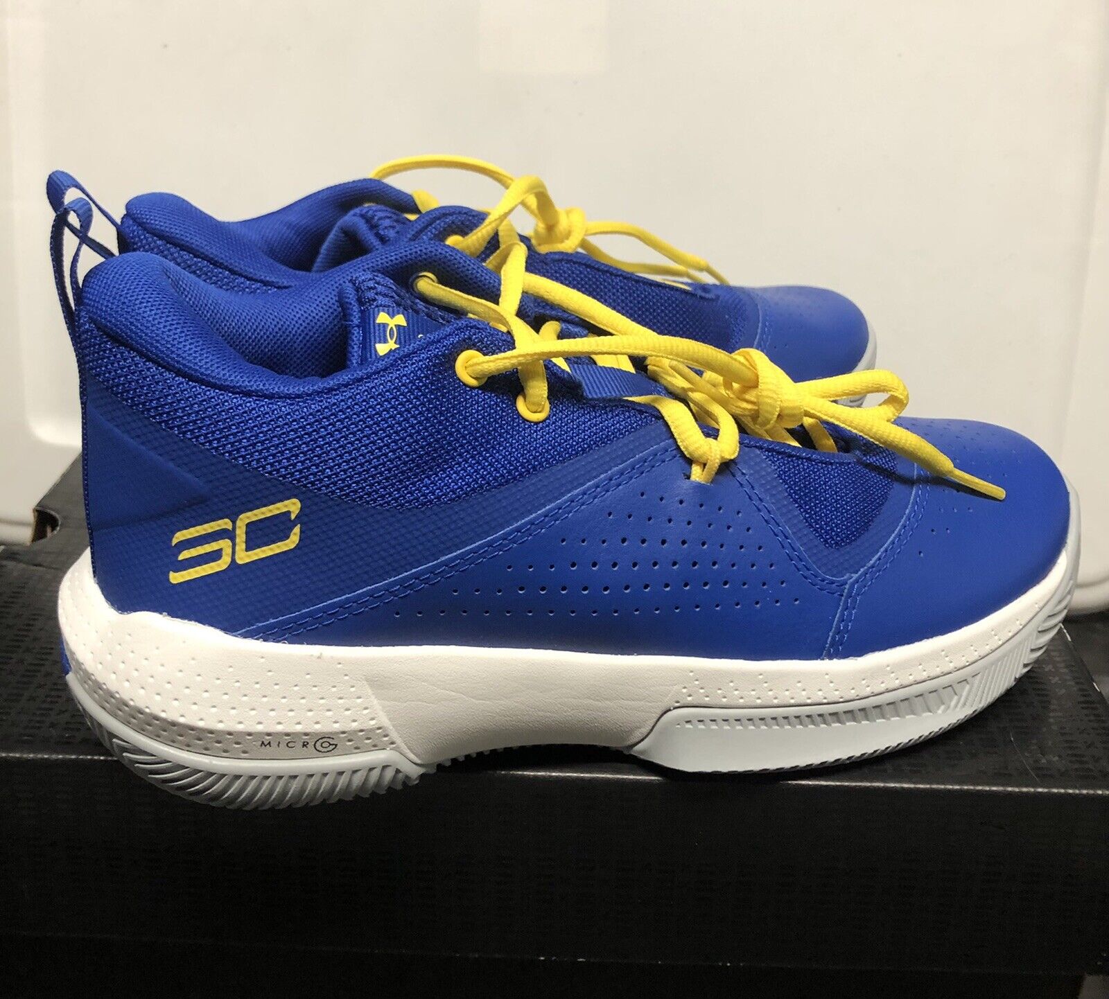 curry sneakers youth