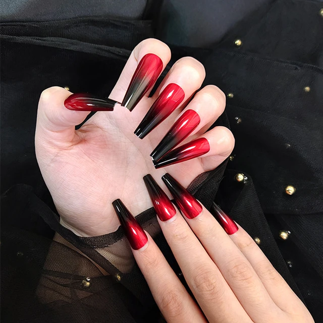 uñas acrilicas rojas con negro