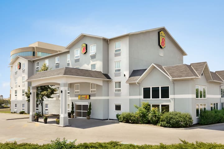 hotels near ajax ontario