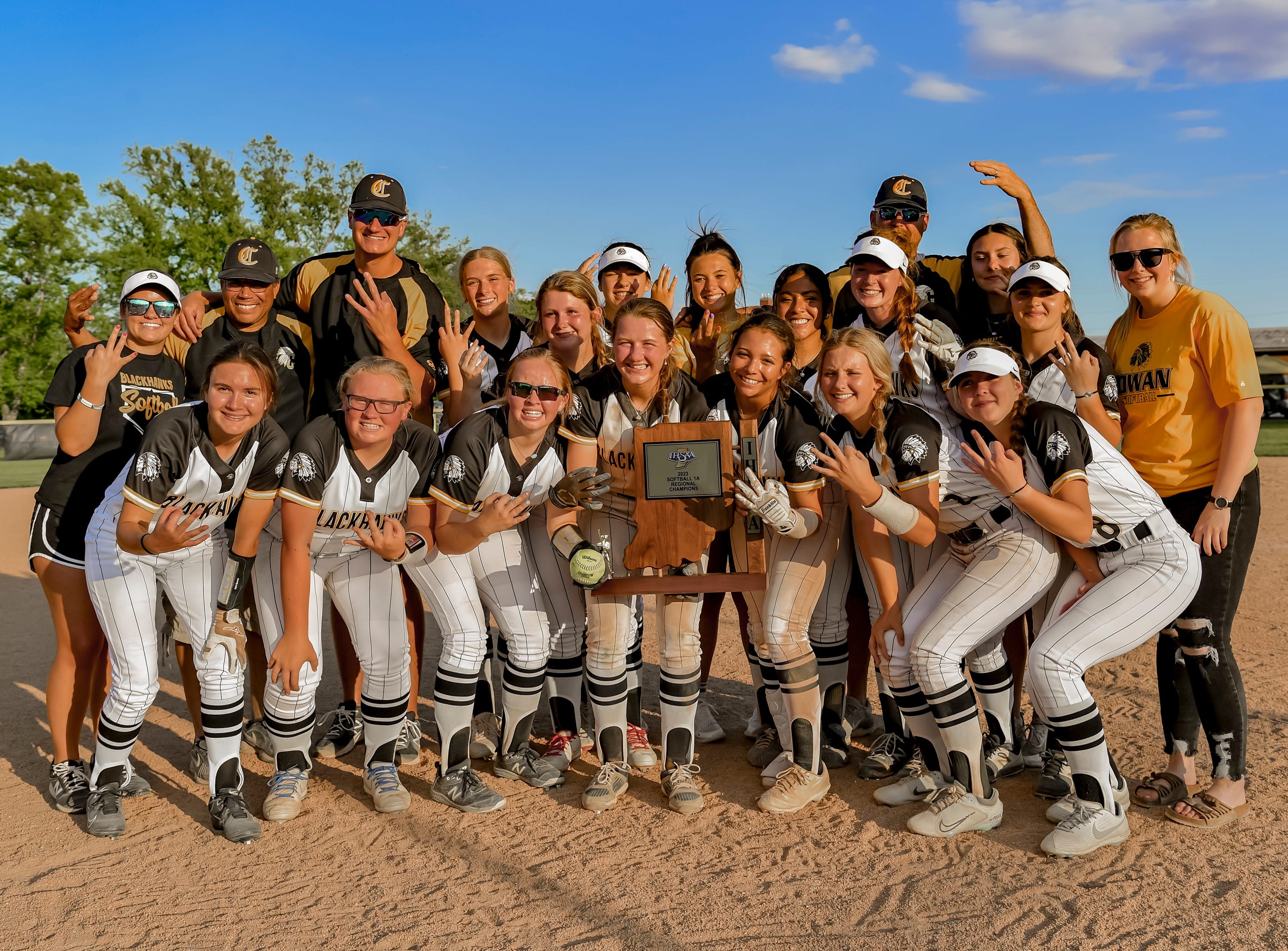 ihsaa softball regionals 2023