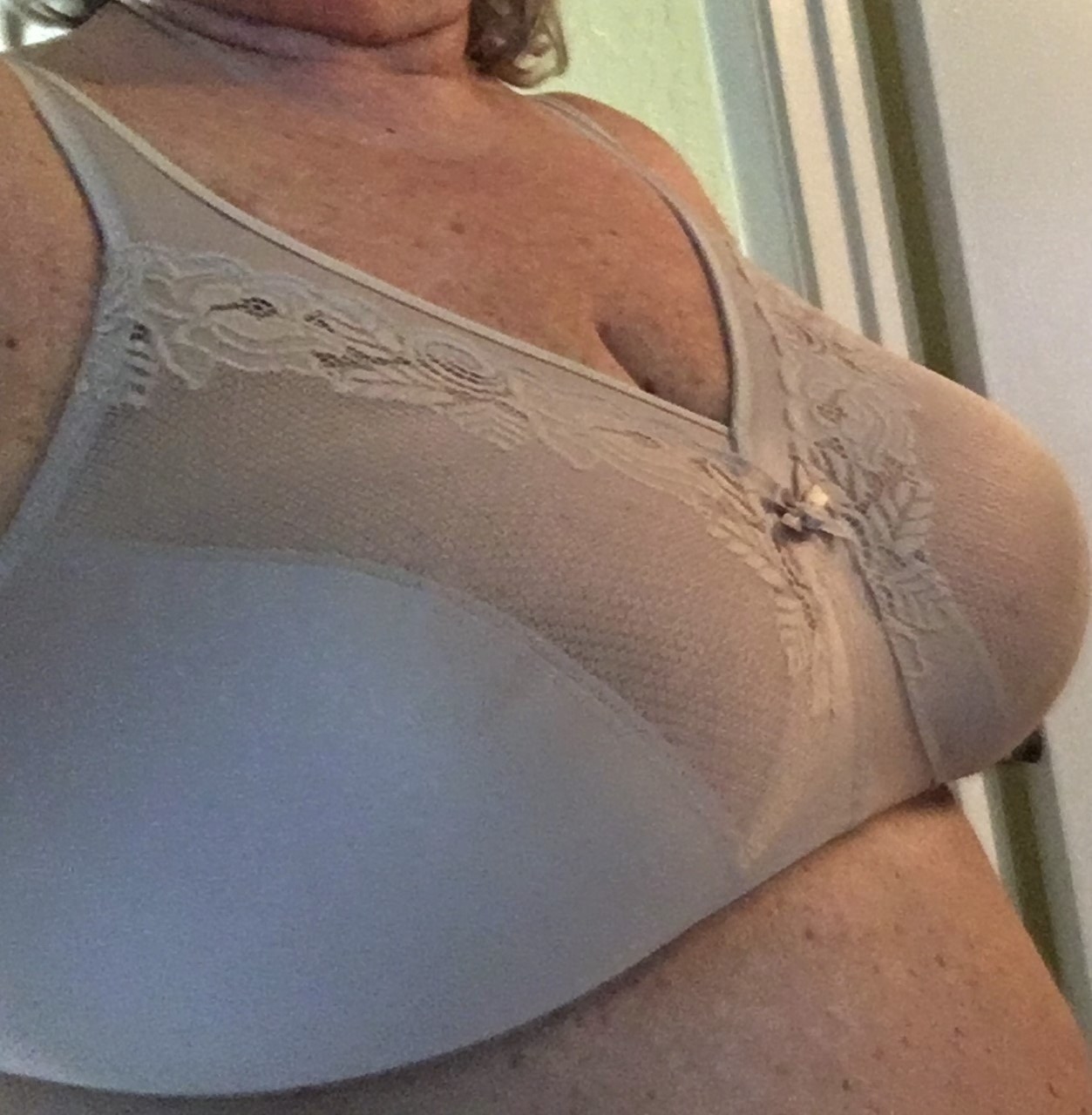 granny side boob