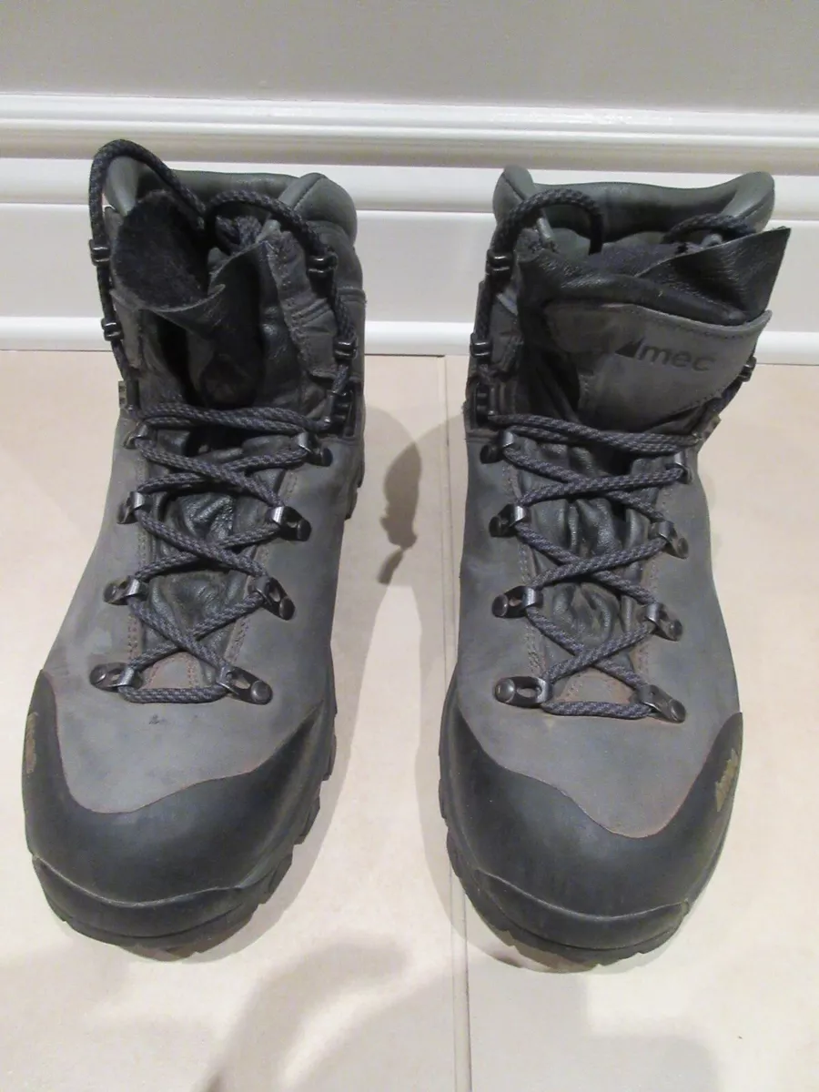 mec mens hiking boots