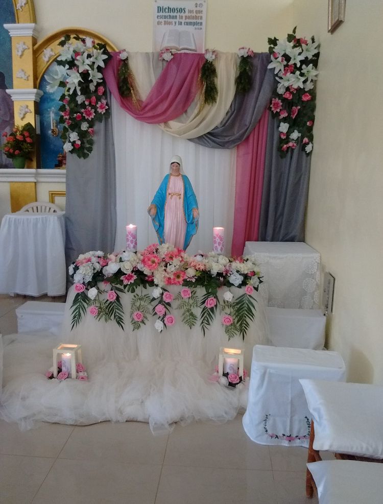 decoración para altar de la virgen