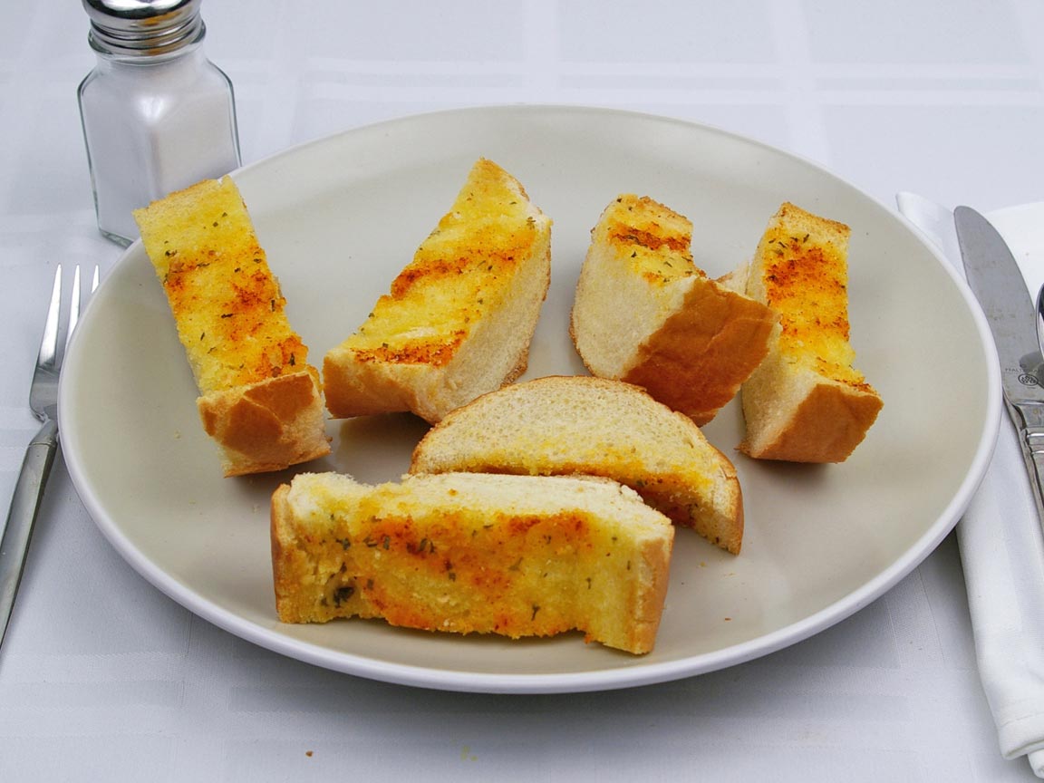 slice of garlic bread calories