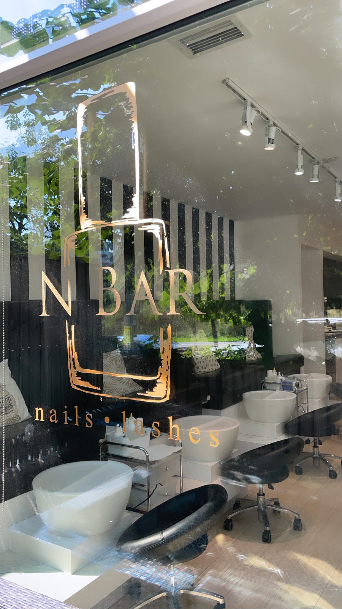 n bar toronto nails & lashes