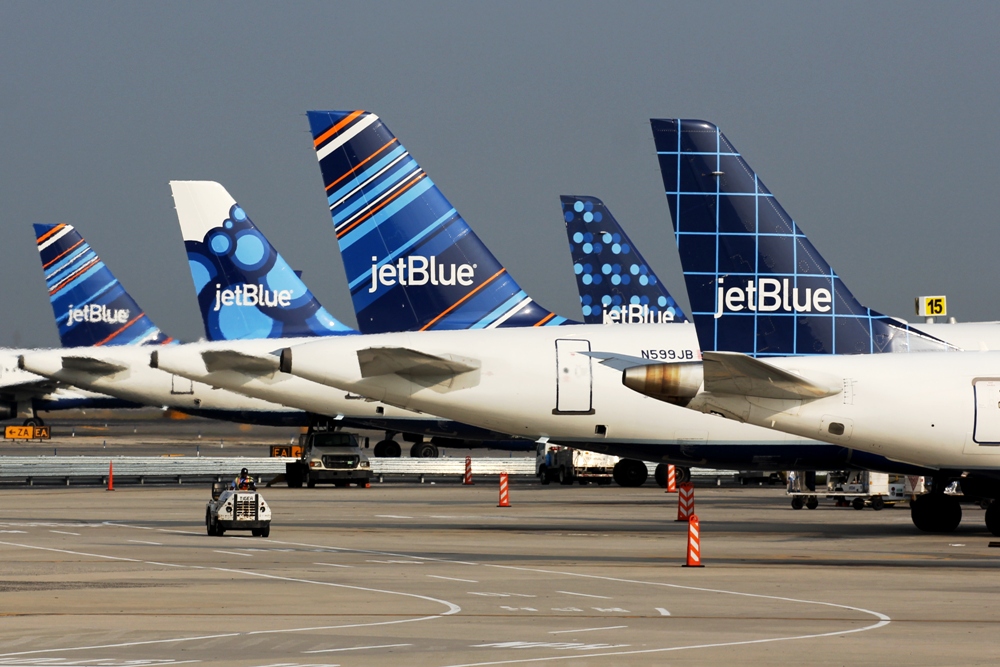 newark airport jetblue flight status