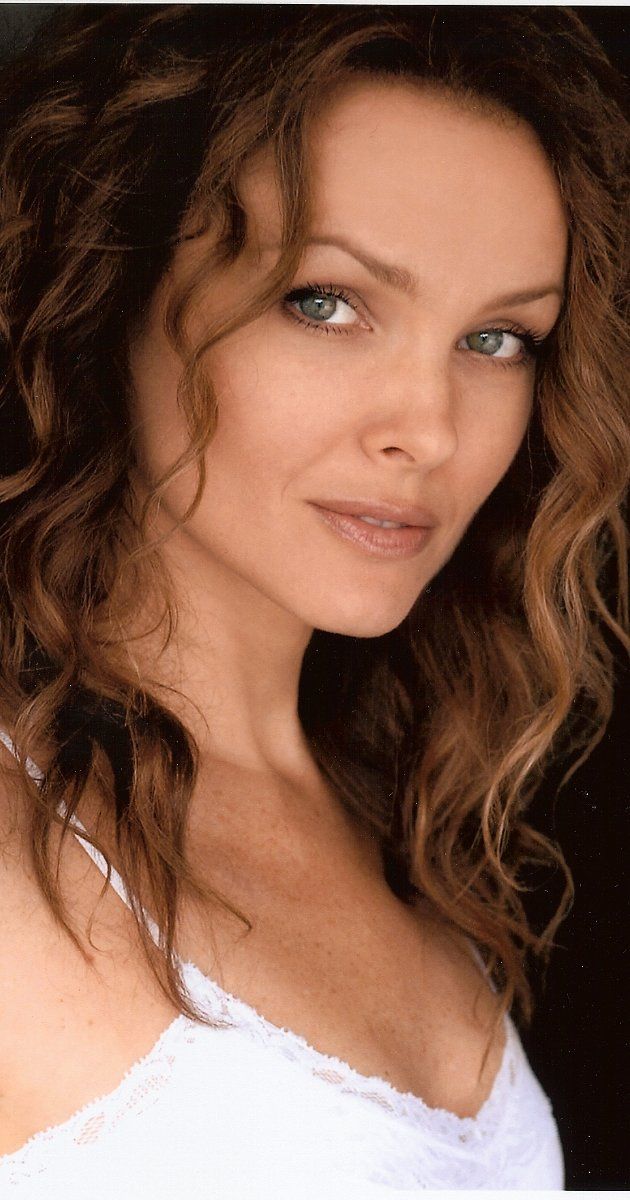 dina meyer measurements