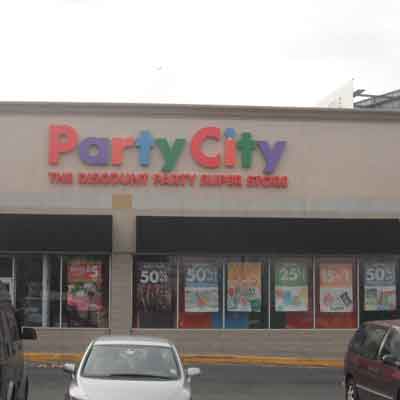 what time dies party city close